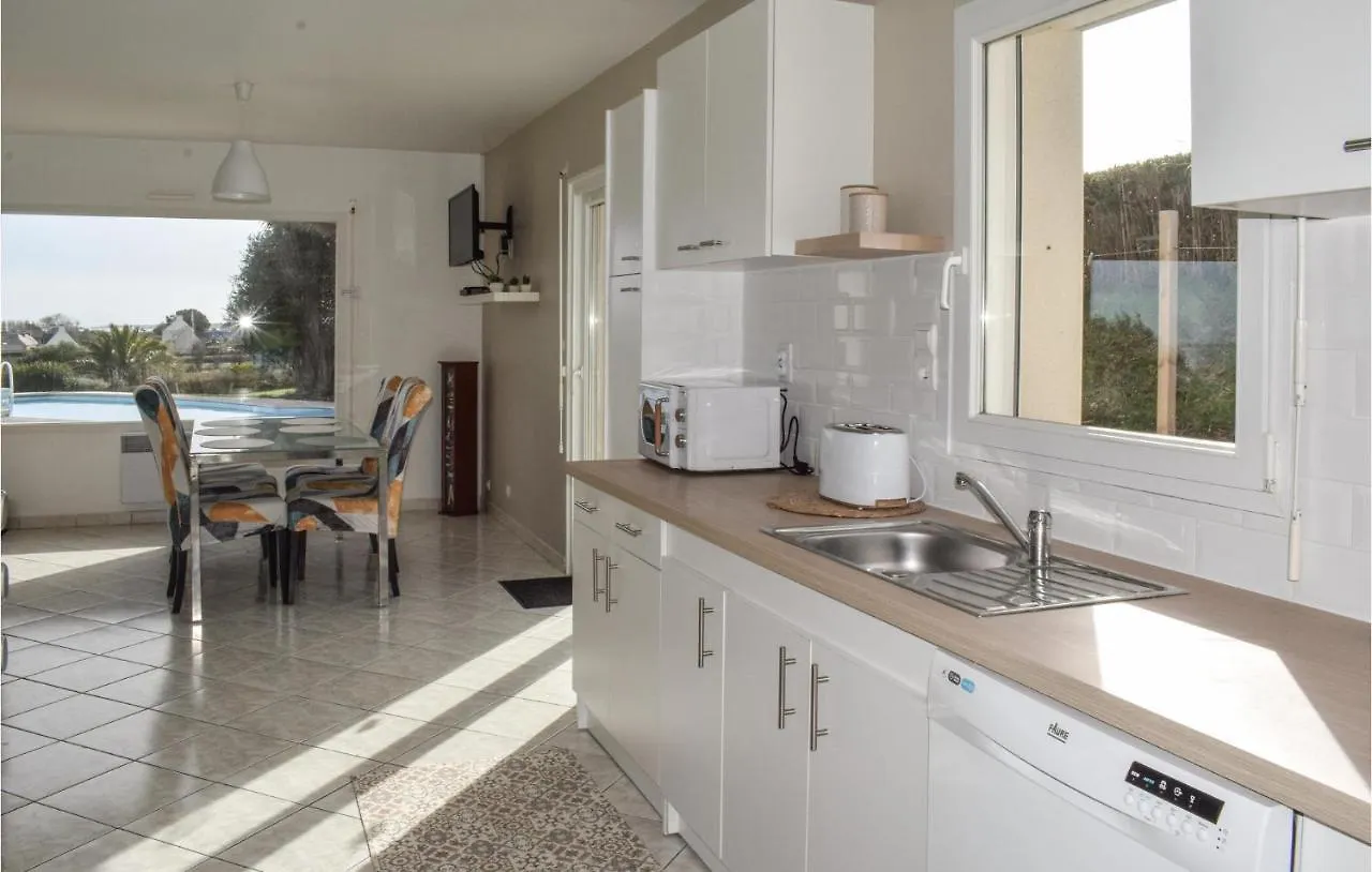 3 Bedroom Lovely Home In Pleubian