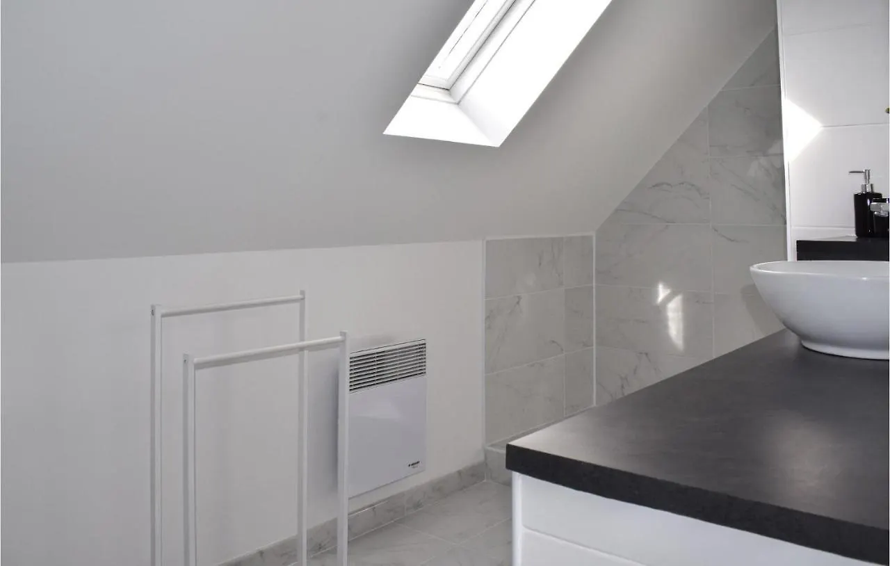 3 Bedroom Lovely Home In Pleubian צרפת
